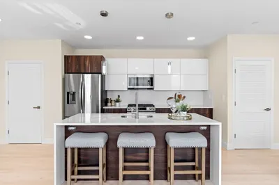 124 Warren Street #402