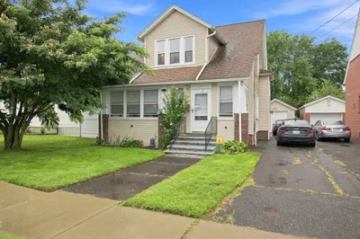 90 Bonneville Ave 1