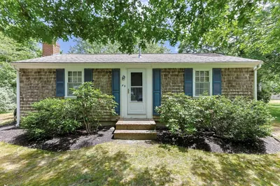 84 Iroquois Blvd