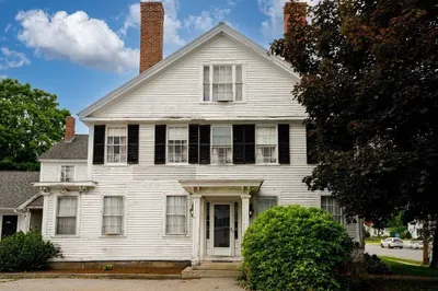 205-207 Main St 1