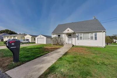 92 Brackett Ave 1