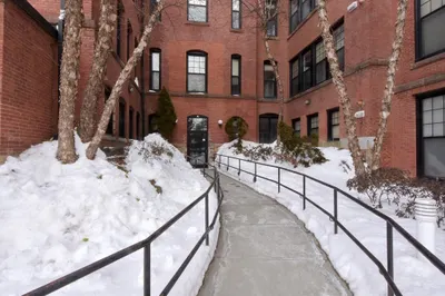 28 Adams St #304