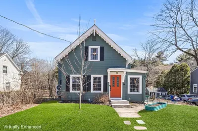 21 Cottage St 1