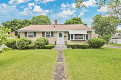 28 Bluegrass Ln