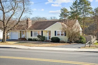 203 Main St 1