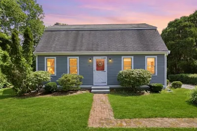 28 Buckingham Dr 1