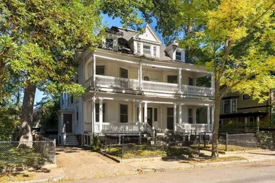 25 Hutchings St