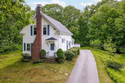395 Kingsbury Ave 1