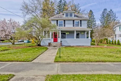 10 Davis St