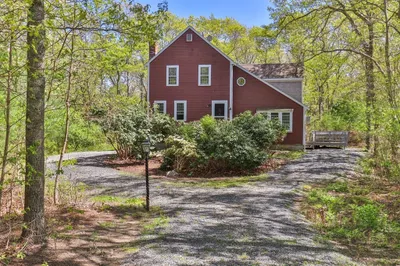 4 Robin Rd