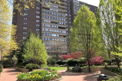 9 Hawthorne Place #8L