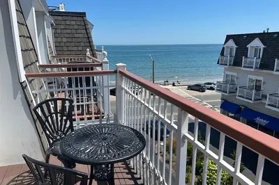 45 Hull Shore Dr #303