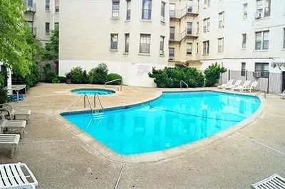 2 Sutherland Rd #32