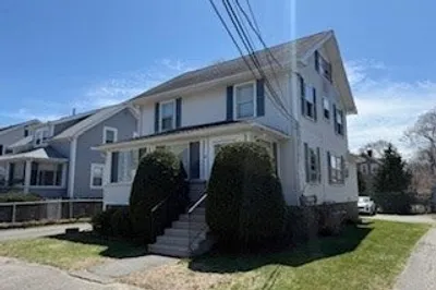 25 Essex St