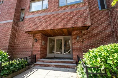 110 Strathmore Rd #201