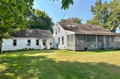 1271 Main St 1