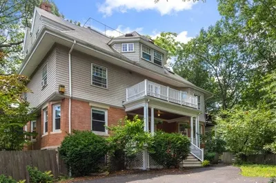 126 Kilsyth Rd #4