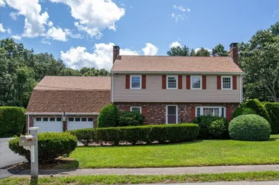 77 Hemlock Dr