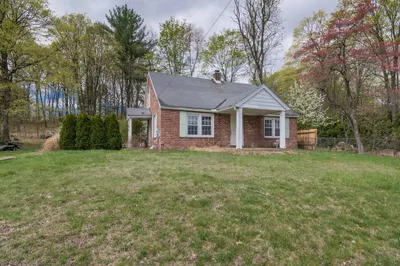 429 N Westfield St 1