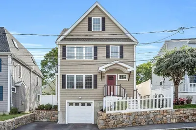 8 Larchmont Avenue