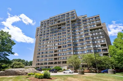 250 Hammond Pond Pkwy #1411N