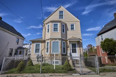38 Endicott Ave