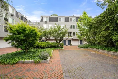 15 Ellery Square