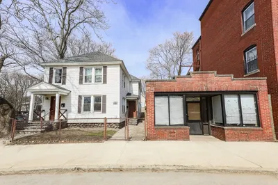 385 Pleasant St