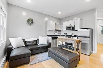 11 Bell Ct #1