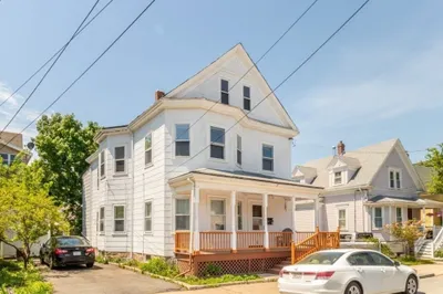 9 Cedrus Ave
