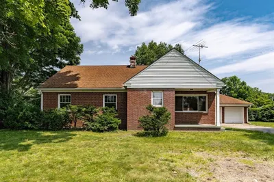 98 Ridgeway St 1