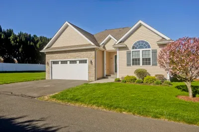 140 Stonybrook Way #140 1
