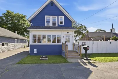 28 Cedar St