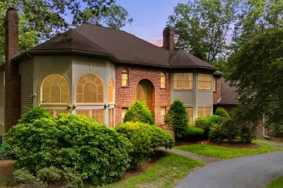 89 Bridle Path 1