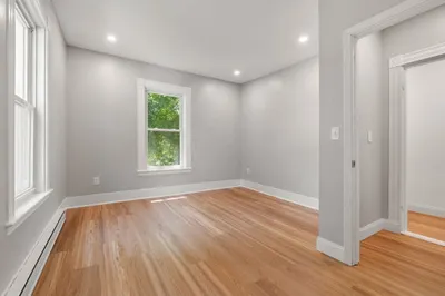 34 Lincoln Ave #2R 1