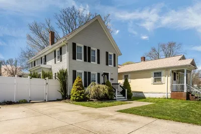 2453 Acushnet Ave