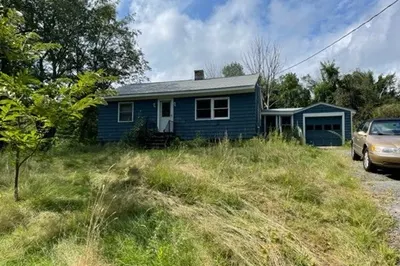 40 Wahlstrom Ln