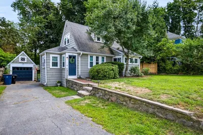 197 N Main St 1