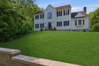61 Indian Head Road 1