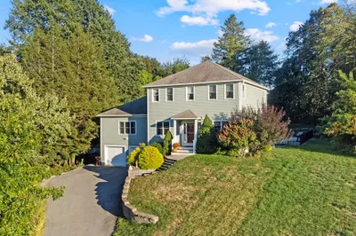4 Woodsom Dr 1