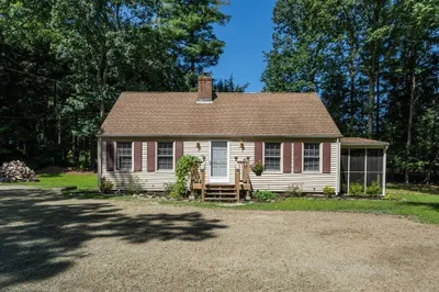 152 Feeding Hills Rd