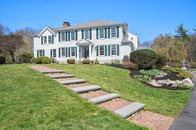 619 Main St 1