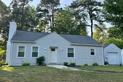 412 Island Pond Rd