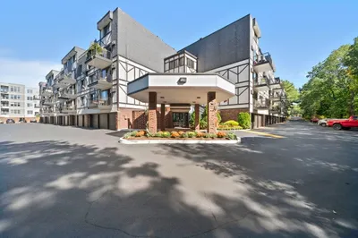 9 Broadway #305 1