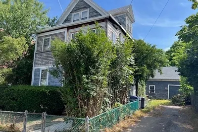 6 Monponset St