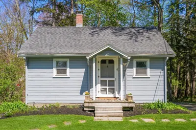 4 Maple Ave