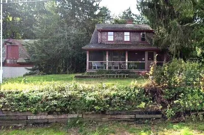 35 River St