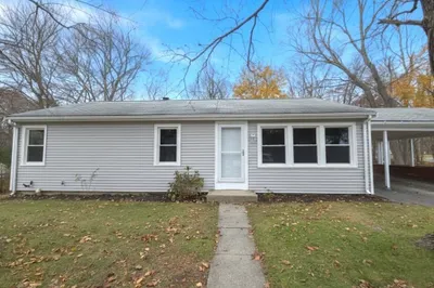 90 Pleasant St 1