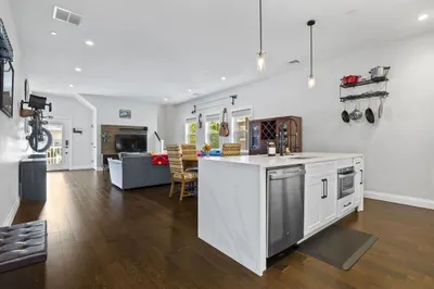 119 Barnes Ave - Penthouse Ave #4