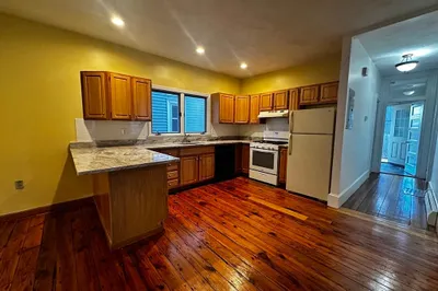 8-10 Seafoam Ave #1